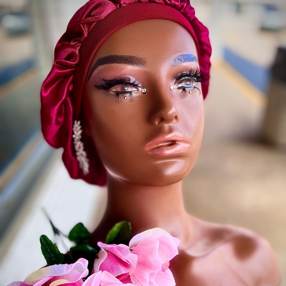 Scarlet Satin Bonnet - Picture 3 of 3